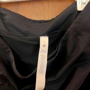 Lululemon Women's Black Skirt